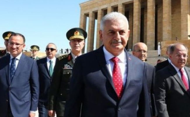 Binali Yıldırım Anıtkabir özel defterine ne yazdı?