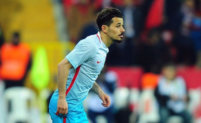 Milli futbolcu trafik kazası geçirdi