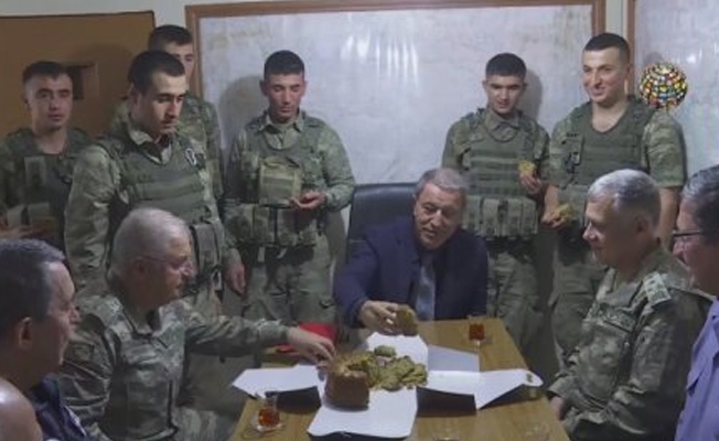 Akar, Genelkurmay Başkanı ve kuvvetleri komutanları ile Hakkari'yi ziyaret etti