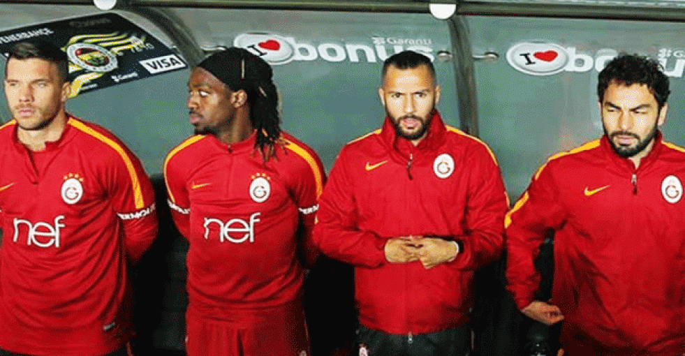Galatasaray yedek kulübesinde olay!