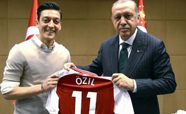 Mesut Özil'den Erdoğan fotoğrafı eleştirilerine yanıt