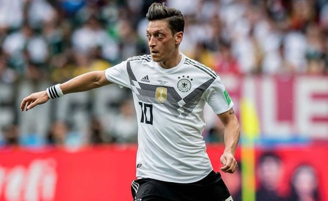 Mesut Özil'in isyanına dektek de var, tepki de...