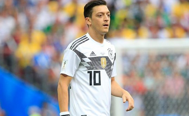 Almanyalı Türkler Mesut Özil'e destek çıktı