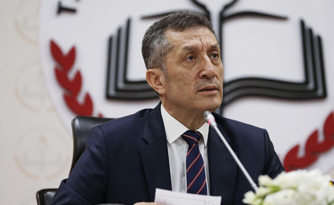 Bakan olduğu gün 250 milyon lira değerindeki hisselerini devretmiş