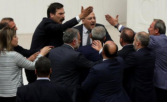 AKP'den Ahmet Şık'a 100 bin liralık tazminat davası