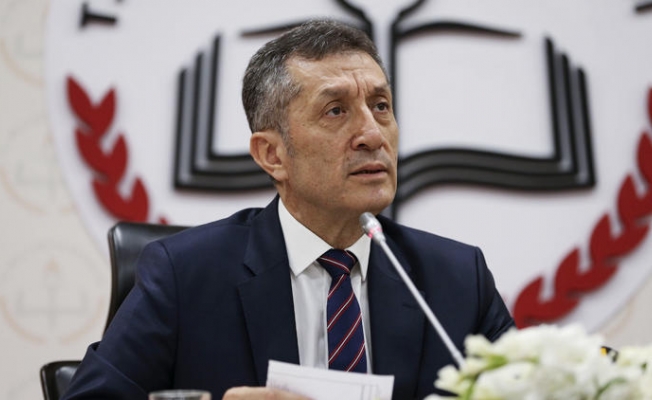 Bakan Selçuk’tan dikkat çeken paylaşım: ‘Hem Ayşe hem Gül’