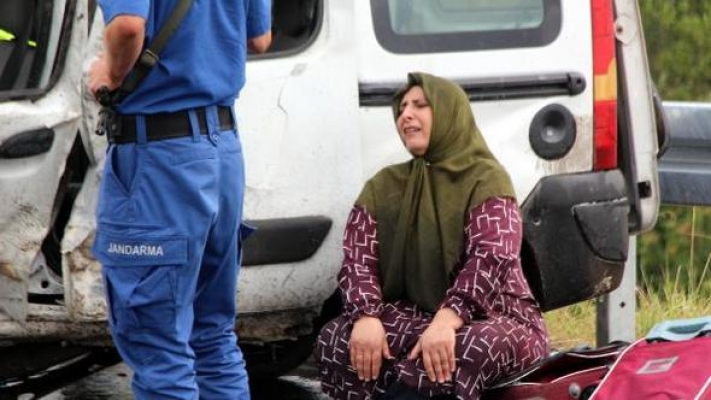 Zincirleme kaza: 1 ölü, 15 yaralı