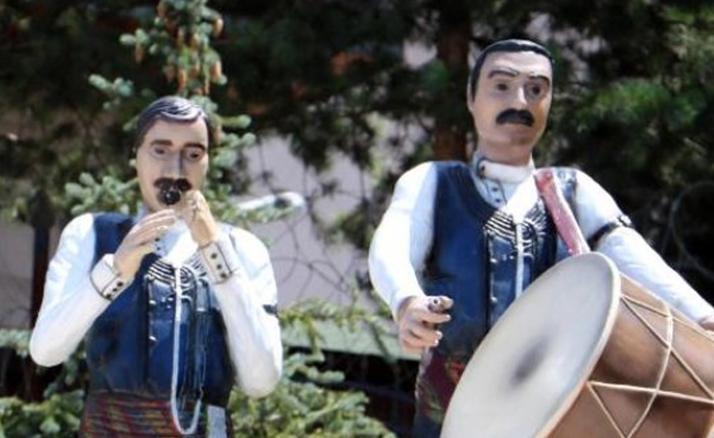 Erzurum'da şaşırtan olay: Heykeldeki zurna ve tokmak kayboldu