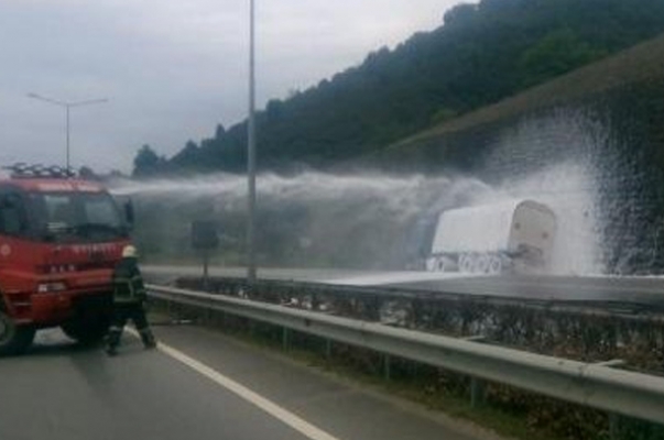 LPG yüklü tanker duvara çarptı! Patlama riski var