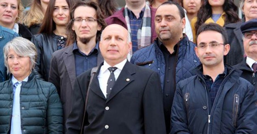 Bekaret kontrolü yapmayan profesöre ikinci beraat