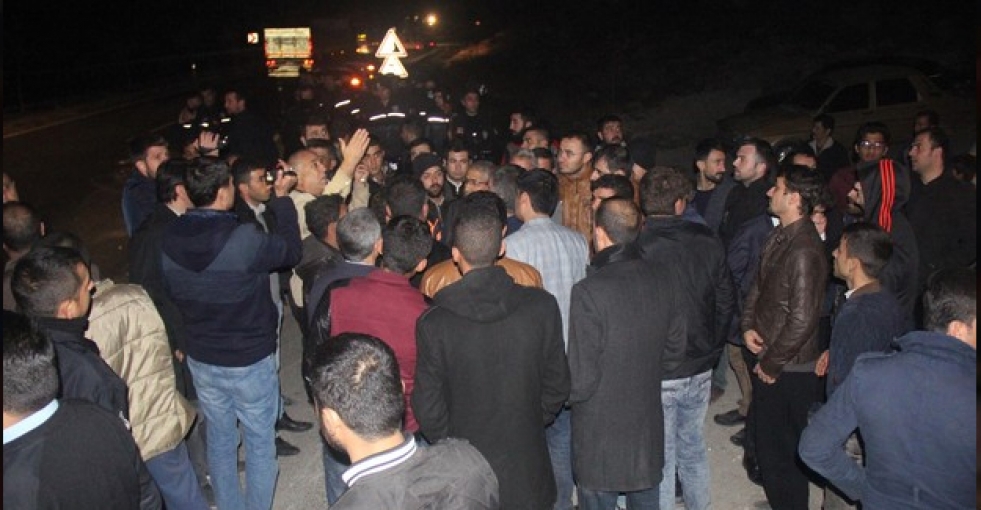 Şanlıurfa'da mahalleli yolu kapattı