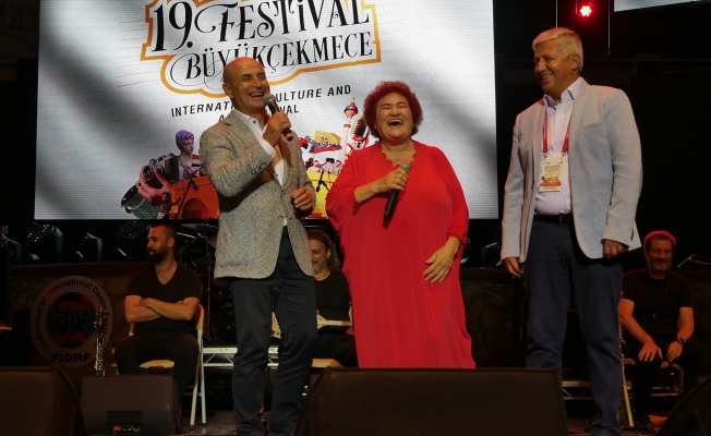 Selda Bağcan, Büyükçekmece'de hayranlarıyla buluştu