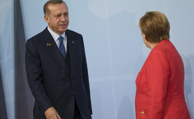 Die Welt: Erdoğan protestolarla karşılanmalı