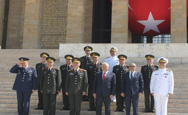 YAŞ üyeleri Anıtkabir'i ziyaret etti