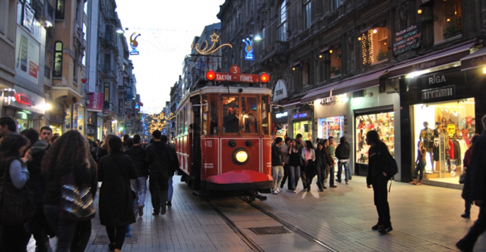 Taksim'de ünlü mekanlar mühürlendi