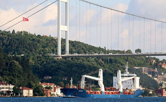 6 yıl sonra bir ilk... Suriye gemisi Boğaz'dan geçti