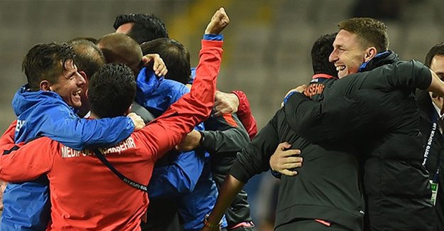 Skor 2-0 olunca Emre Belözoğlu!..