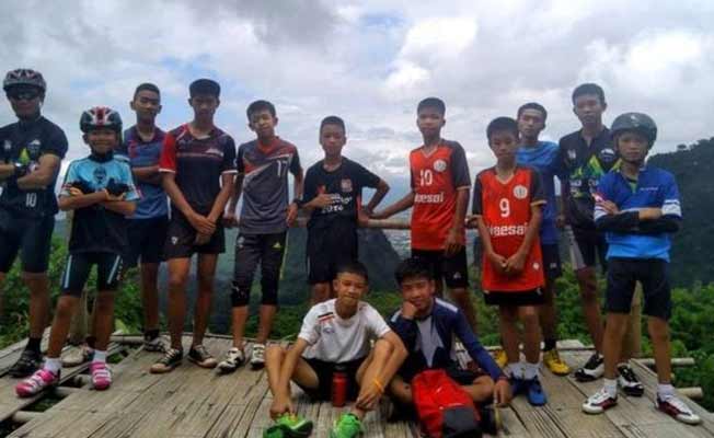 Tayland'da mağaradan kurtarılan çocukların 'ruhları' temizlendi!