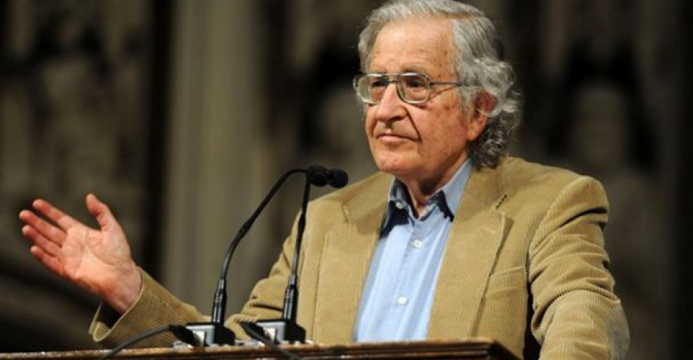 Chomsky: Clinton'a oy vermeyenler büyük hata yaptı
