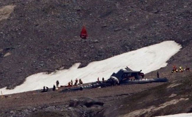 İsviçre'de uçak düştü, kurtulan olmadı