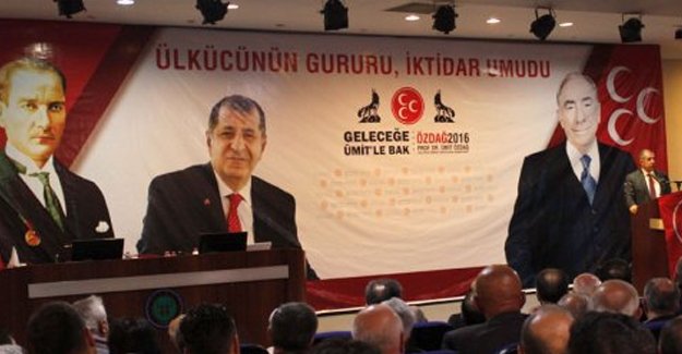 MHP'li Özdağ'dan Bahçeli'ye afişli mesaj