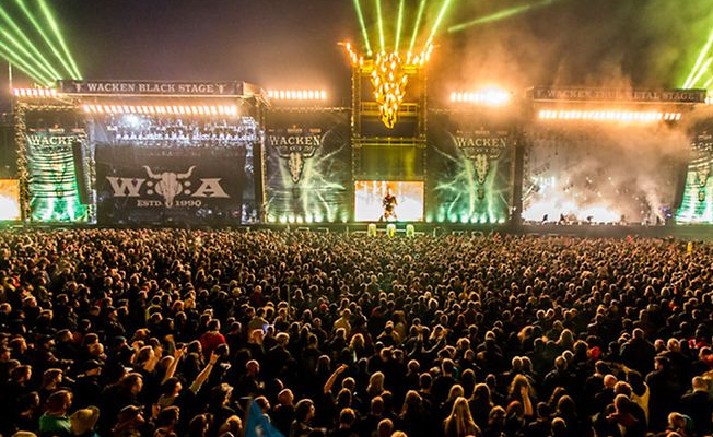 Almanya'da yaşlı çift, heavy metal festivaline katılmak için bakımevinden kaçtı!