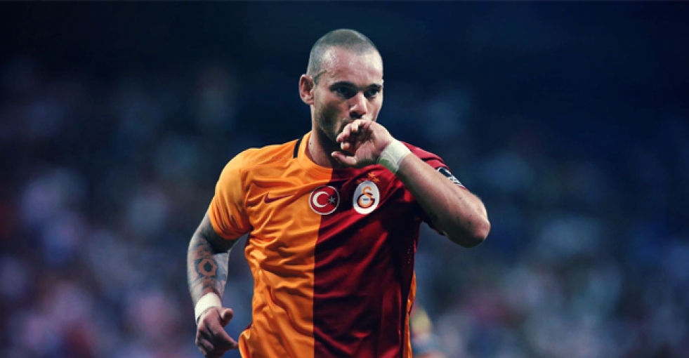 Sneijder'den küçük Carlos bombası!