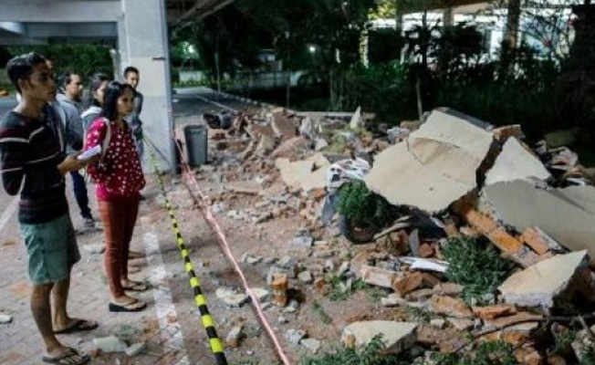Endonezya'daki depremde ölenlerin sayısı 131'e yükseldi