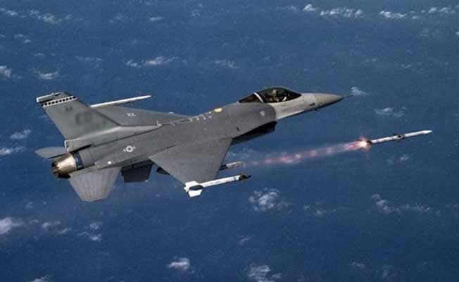 NATO uçağı 'yanlışlıkla' füze fırlattı