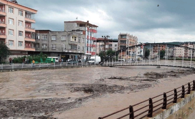 Köprü yıkılma riskine karşı trafiğe kapatıldı