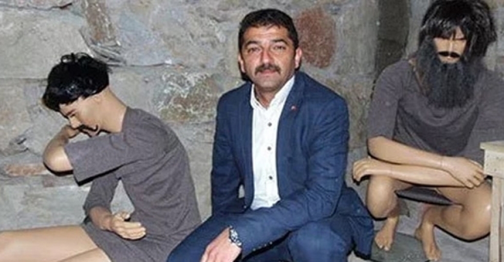 AKP'li başkan terör örgütlerine cansız mankenlerle mesaj verdi