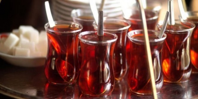 Dolar bozdurana, çay bedava