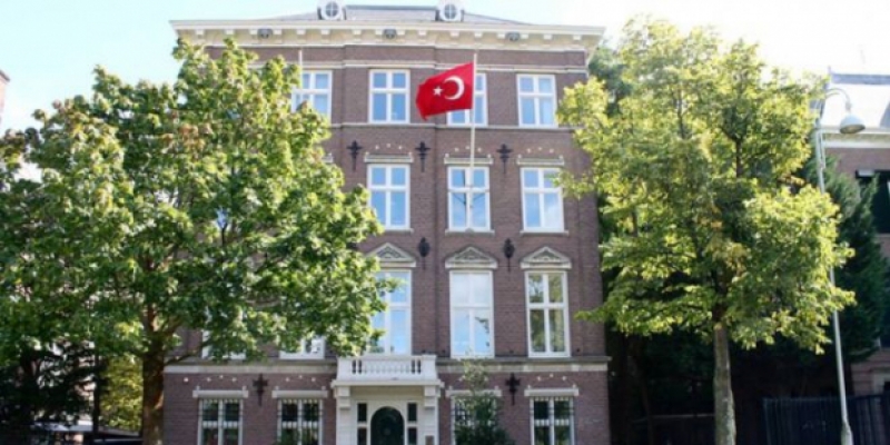 Türkiye'nin Amsterdam Başkonsolosluğu'na saldırı