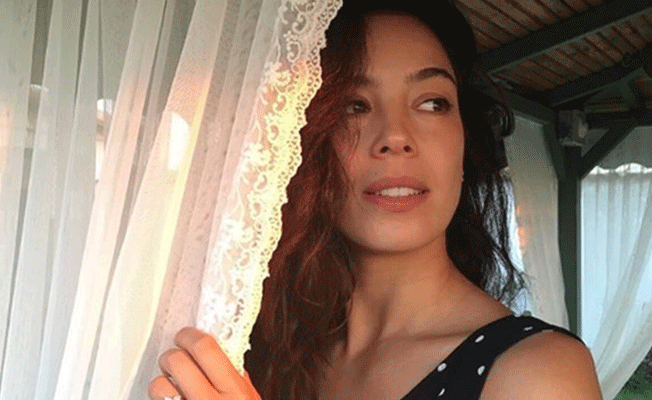 Azra Akın'a 30 bin TL’lik hediye