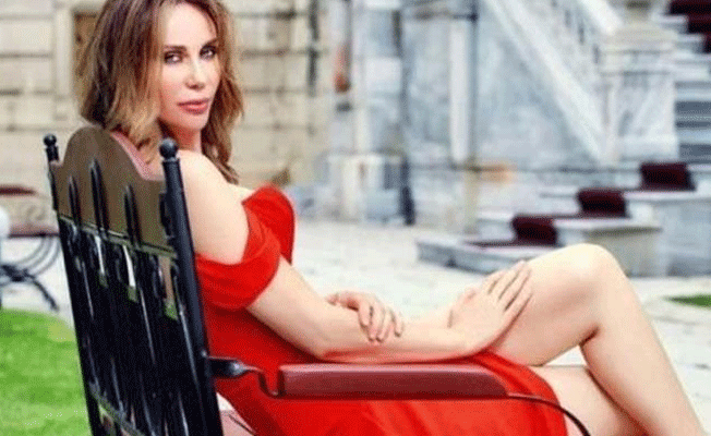 Demet Şener, adeta yıllara meydan okuyor