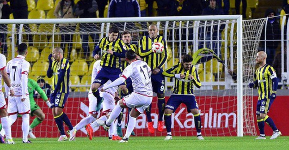 Fenerbahçe'ye evinde soğuk duş