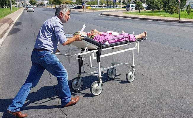 'Sokaktaki sedyeli hasta' hastaneyi karıştırdı