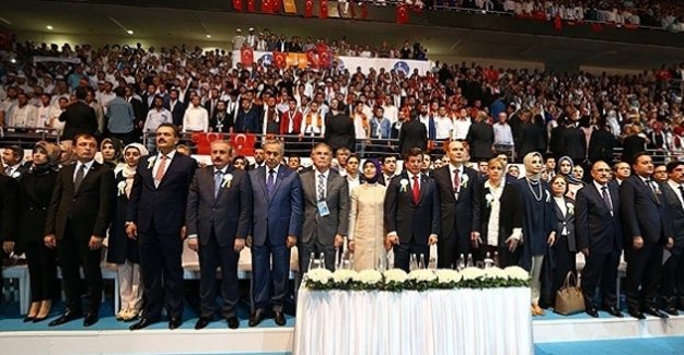 AKP, 22 Mayıs'taki Olağanüstü Kongre'ye hangi partiyi çağırmadı?
