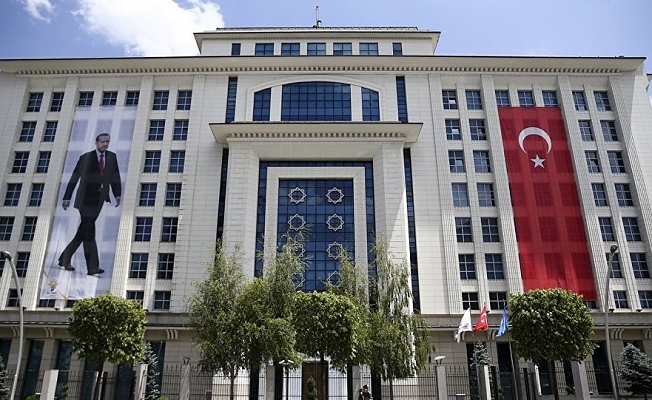 O yazardan flaş iddia: ‘AKP artık bir siyasi parti değil'