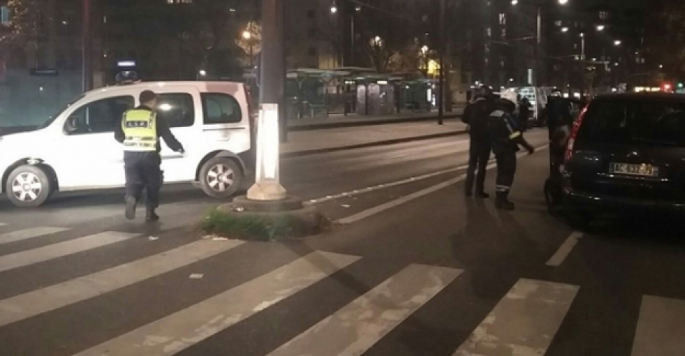 Paris'te silahlı baskın: Saldırgan kaçtı