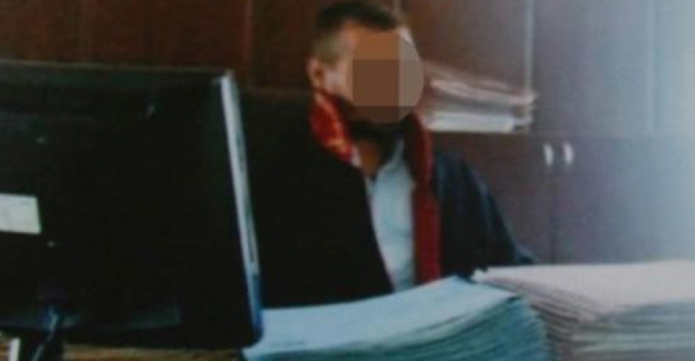 Adliyede skandal fotoğraf