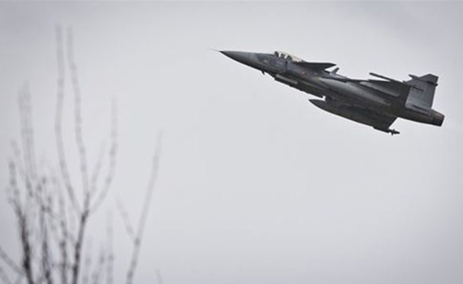İsveç'te savaş uçağı düştü, pilot kurtuldu