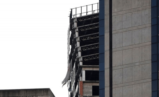 Venezuela'da 7,3'lük deprem gökdeleni eğdi