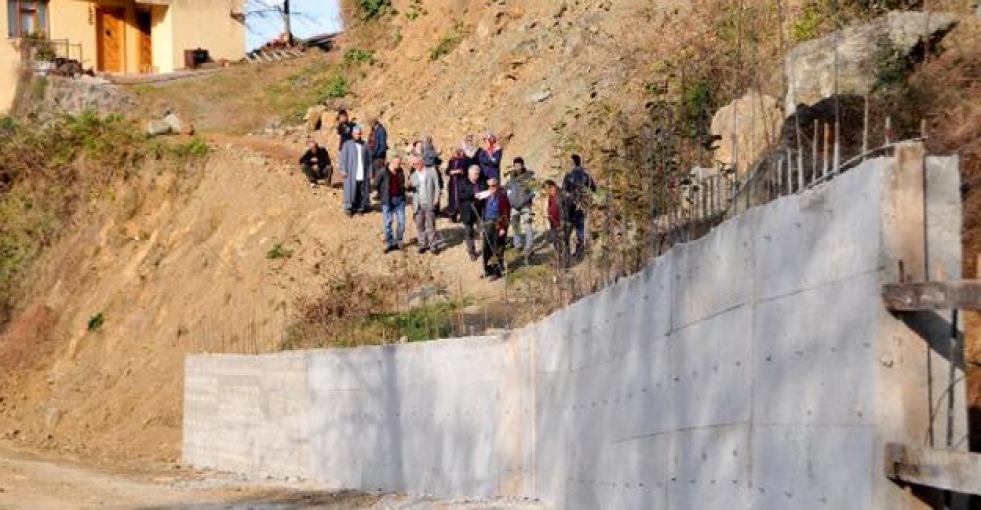 Rize'de yol kesen duvarın sırrı çözüldü