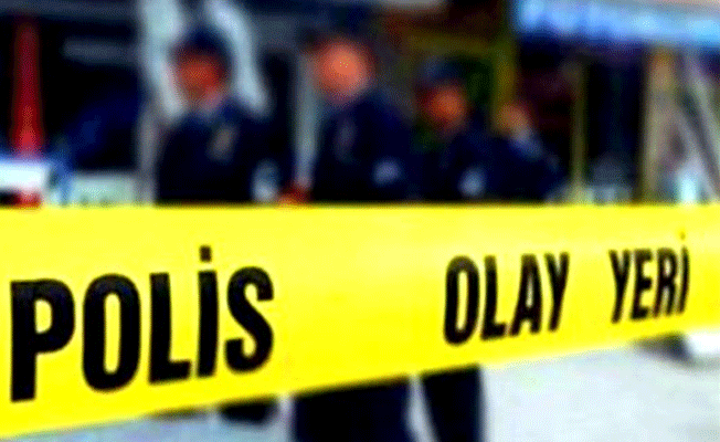 Önce eşinin boğazını, sonra kendi bileklerini kesti