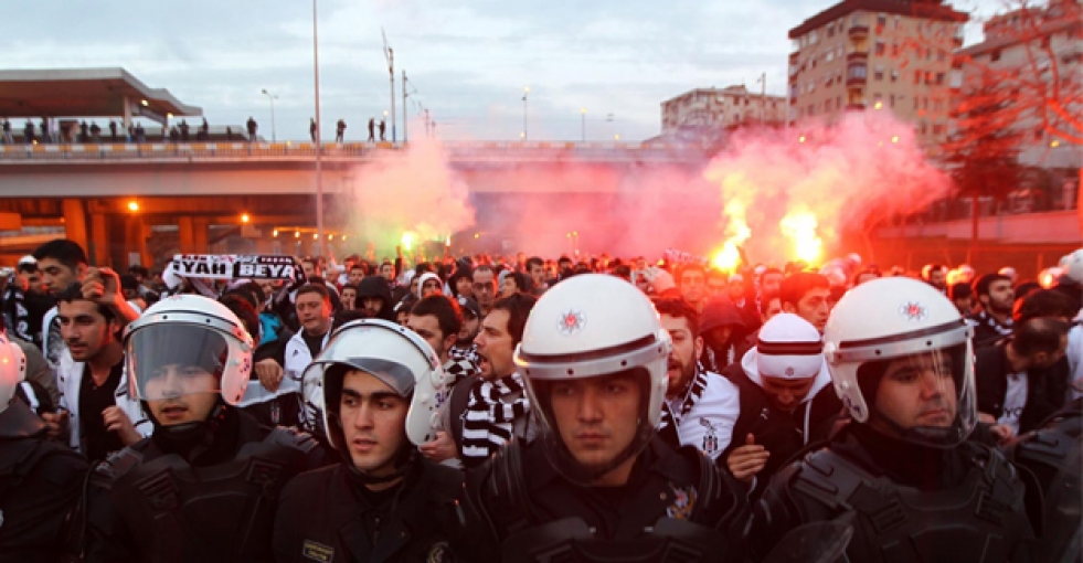 Beşiktaşlı taraftarlar Kadıköy'e geldi