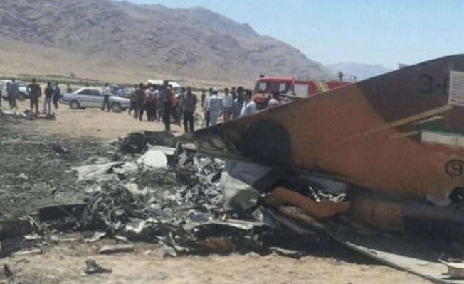 İran'da F-5 savaş uçağı düştü