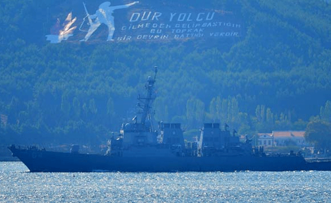 ABD'nin füze güdümlü savaş gemisi boğazdan geçti