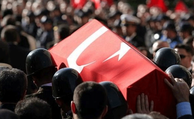 Askeri araç devrildi: İki askerimiz şehit