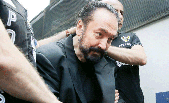 Adnan Oktar'ın evinden çıktı! El yazması...